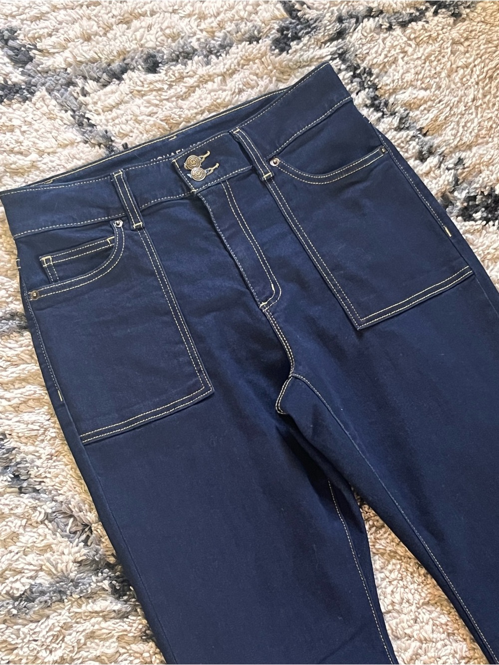 Michael Kors Dark Wash High Rise Flare Jeans Front Patch Pockets Size 8 - Picture 3 of 9
